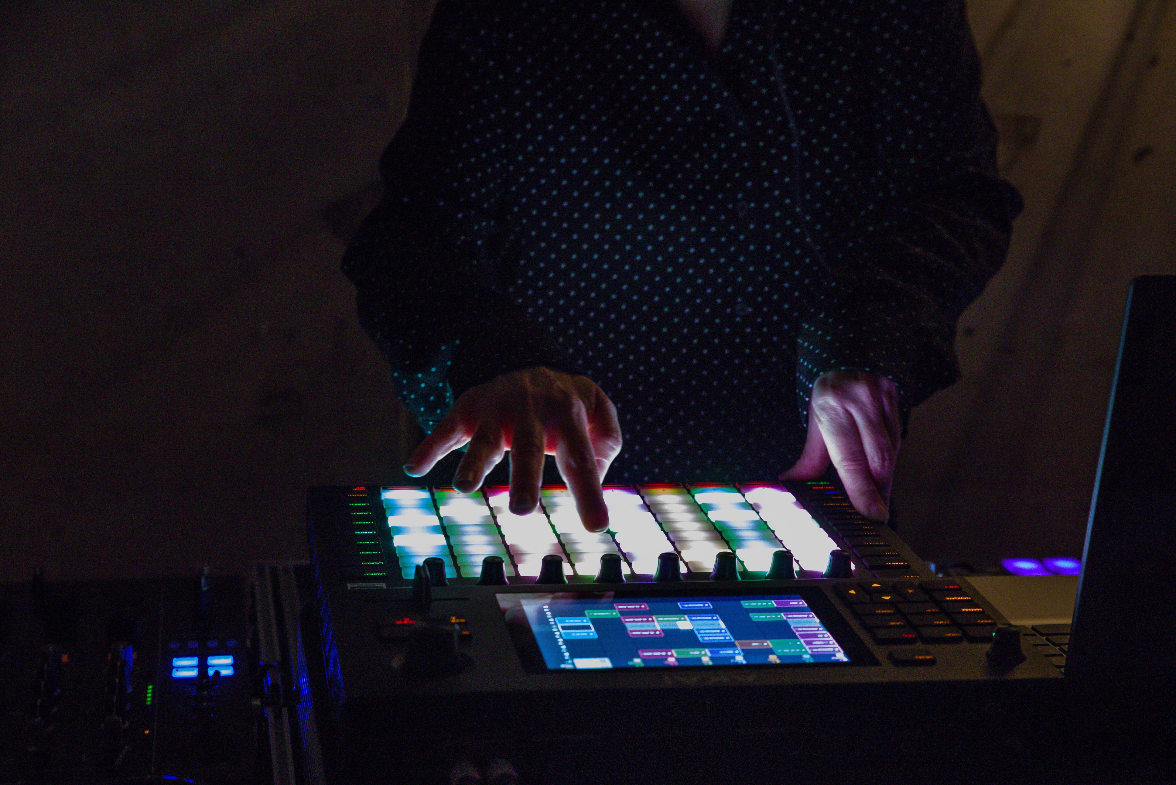 Rencontre musicale autour des machines électroniques